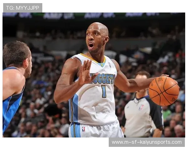 篮球教练临场指挥堪称战术大师