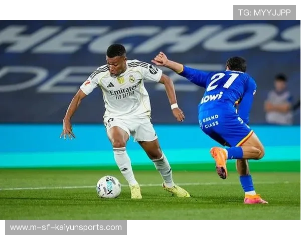 姆巴佩禁区内冷静推射破门,巴黎圣日耳曼效率拉满 姆巴佩禁区内冷静推射破门,巴黎圣日耳曼效率拉满