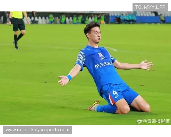 蒋圣龙完成个人第100场职业联赛纪录，申花官方发海报庆祝